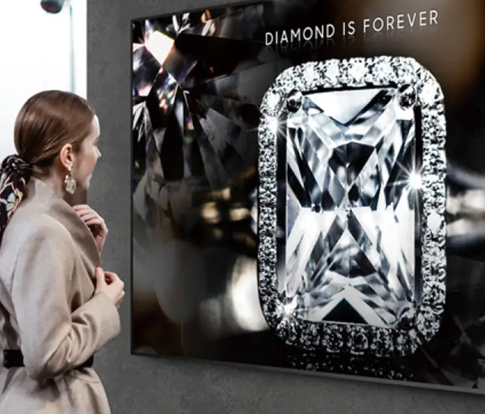 girl looking at retail digital signage
